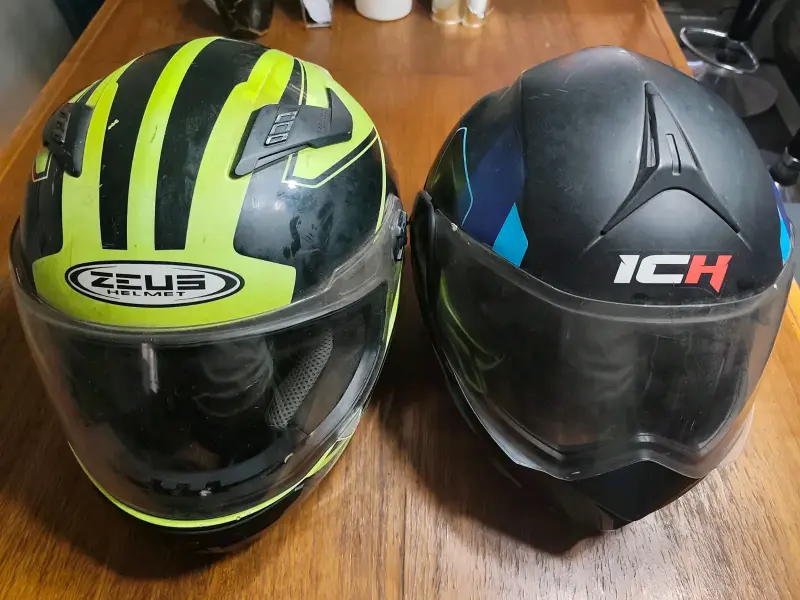 Dos cascos para motocicleta - 3