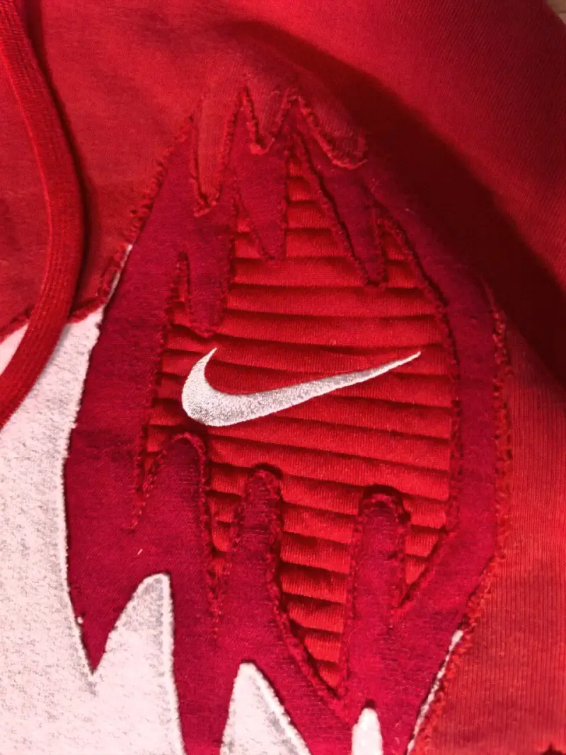 Polerón Intervenido Nike x Scream - 2
