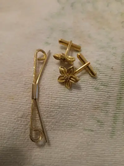 Gemelos dorados con diseño floral - miniatura 1