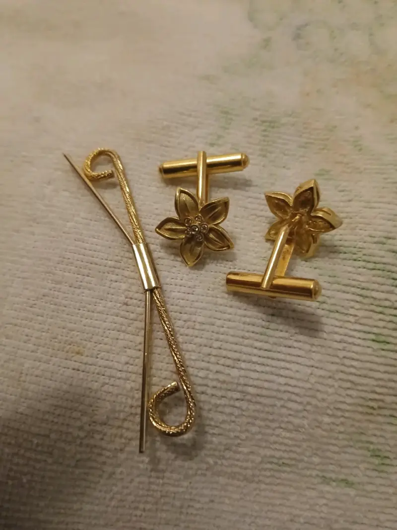 Gemelos dorados con diseño floral - 2