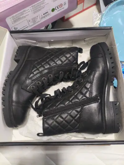Botines negros acolchados - miniatura 1