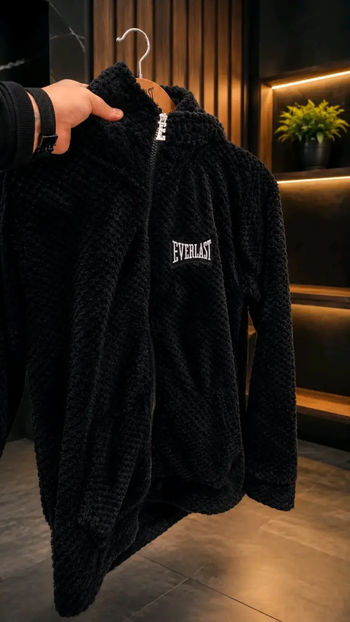 Chaqueta negra Everlast con capucha