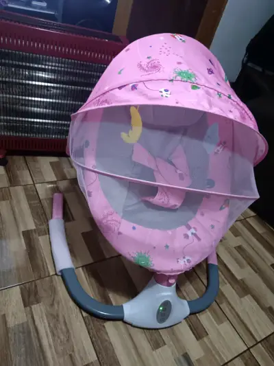 Silla mecedora infantil rosa - miniatura 1
