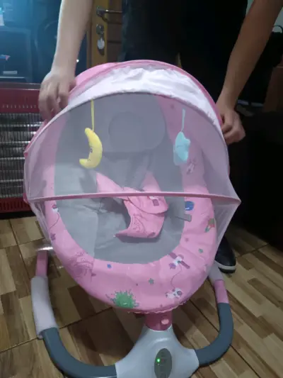 Silla mecedora infantil rosa - miniatura 2