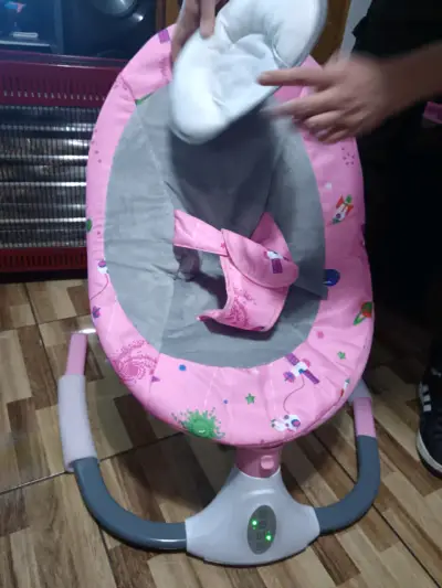 Silla mecedora infantil rosa - miniatura 5