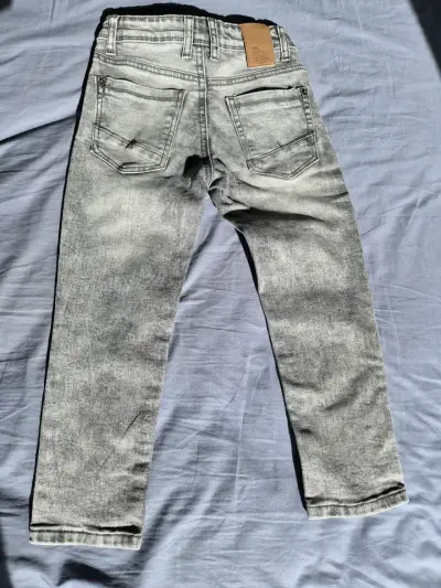 Jeans gris desgastado - miniatura 1