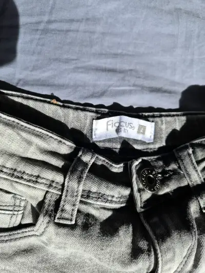 Jeans gris desgastado - miniatura 3