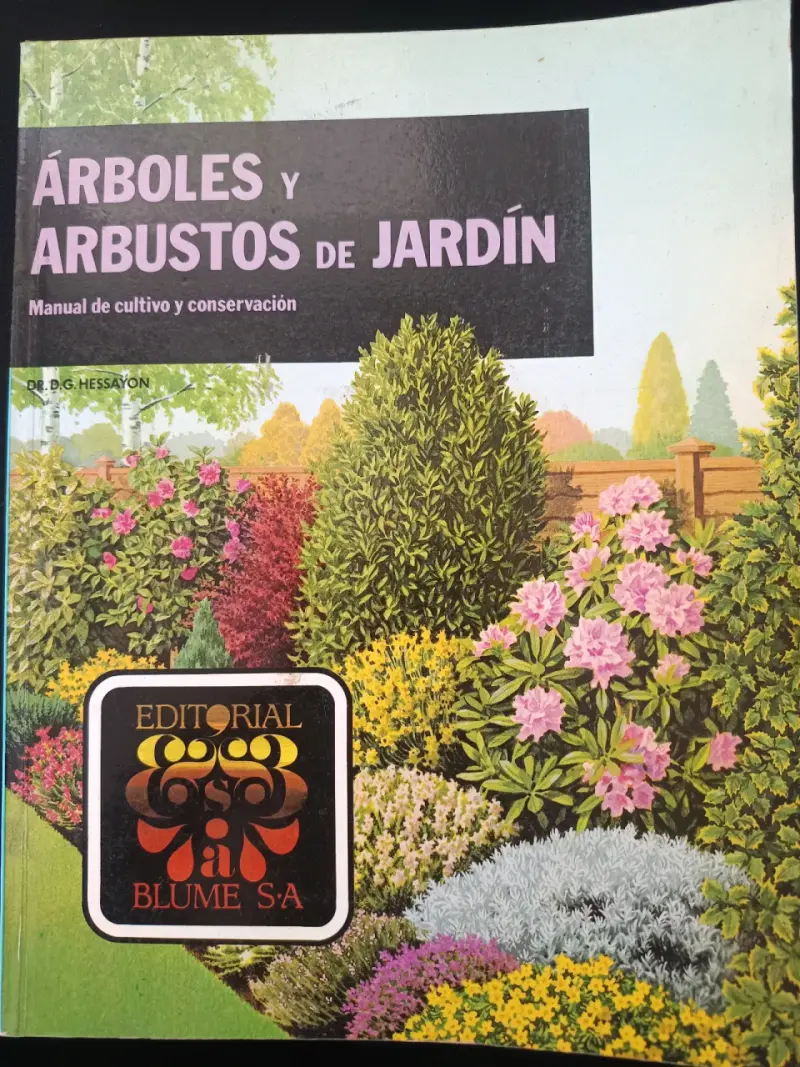 Libro Árboles y Arbustos de Jardín - 1
