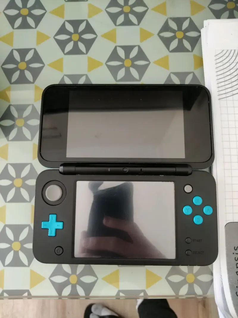 New Nintendo 2DS XL - 1