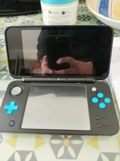New Nintendo 2DS XL - miniatura 2