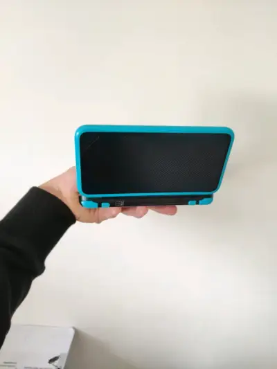 New Nintendo 2DS XL - miniatura 3
