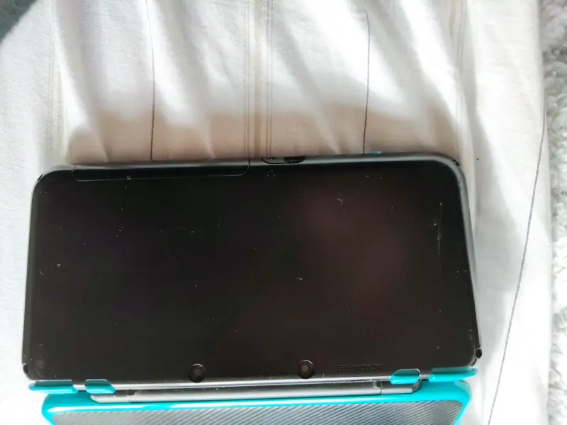 New Nintendo 2DS XL - 4