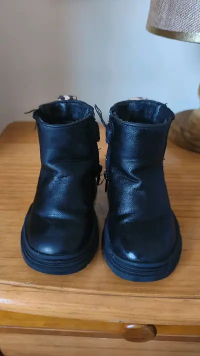 Botas negras con cierre - miniatura 1