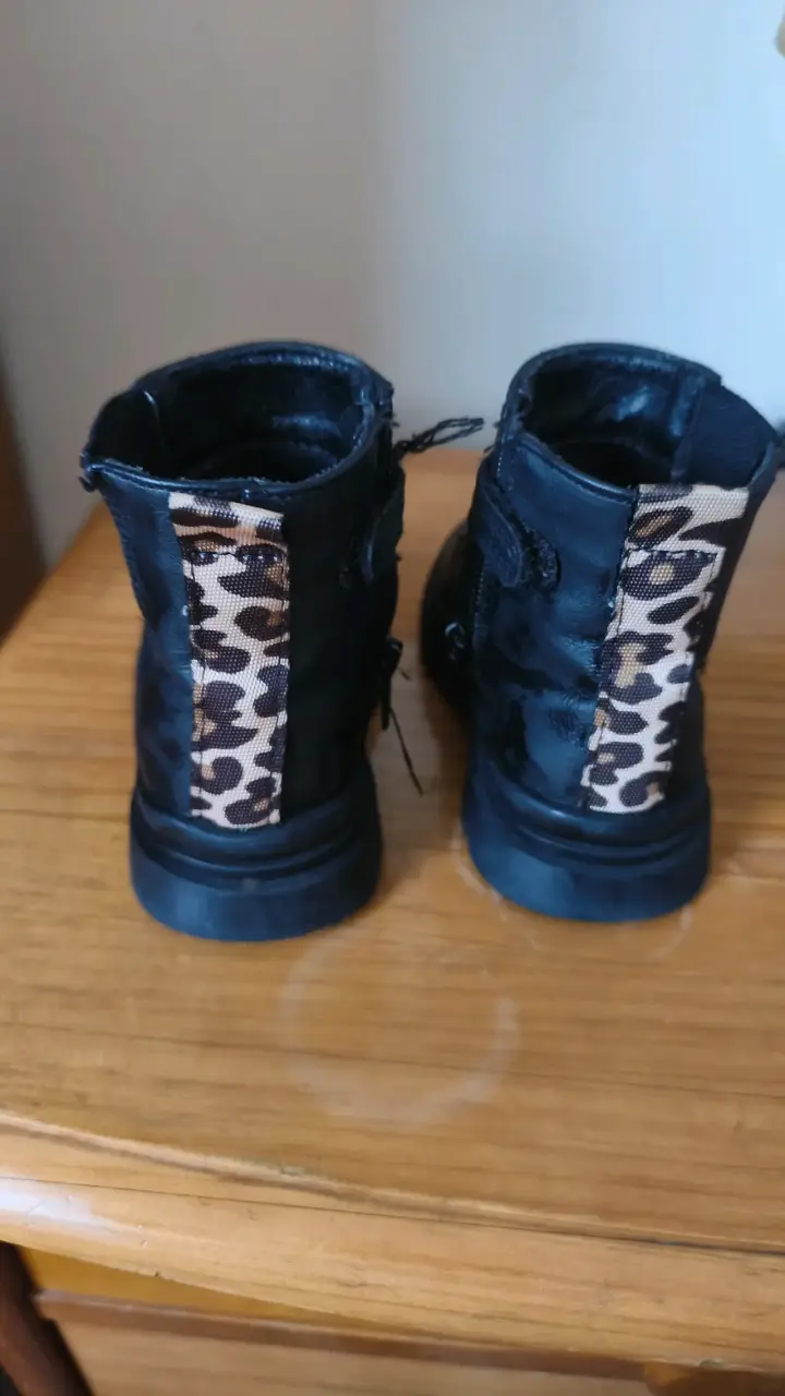 Botas negras con cierre - 2