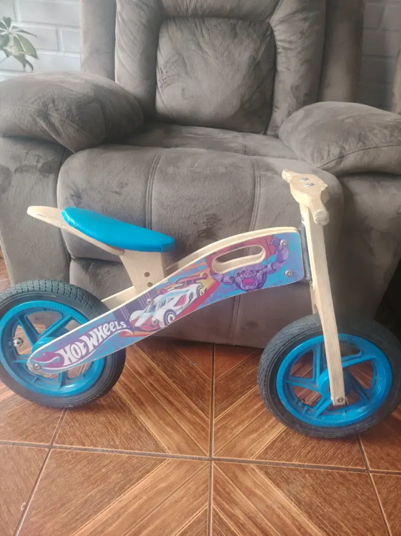 Bicicleta de equilibrio Hot Wheels - 1