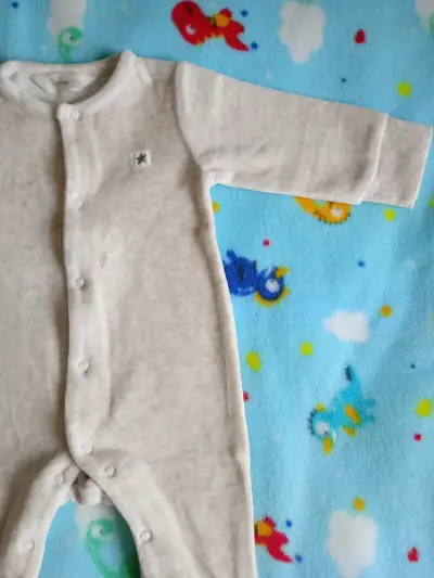 Pijama enterito beige bebé - miniatura 3