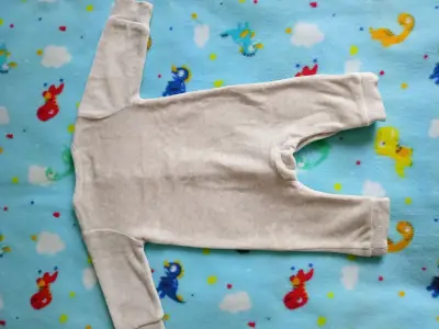 Pijama enterito beige bebé - miniatura 6