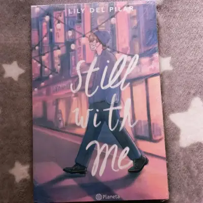 Libro 'Still with Me' nuevo - miniatura 1