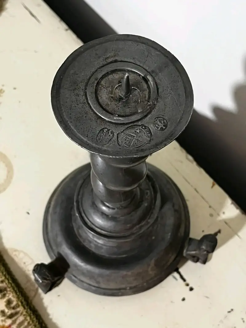 Candelabro antiguo de peltro - 2