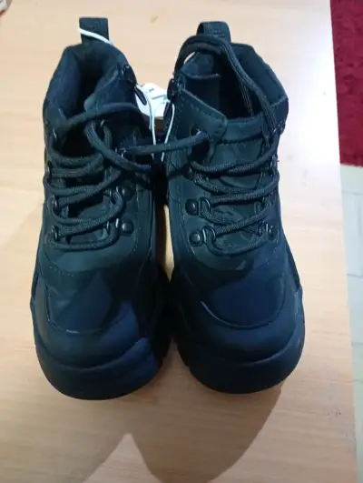 Botines negros Zara nuevos - miniatura 2