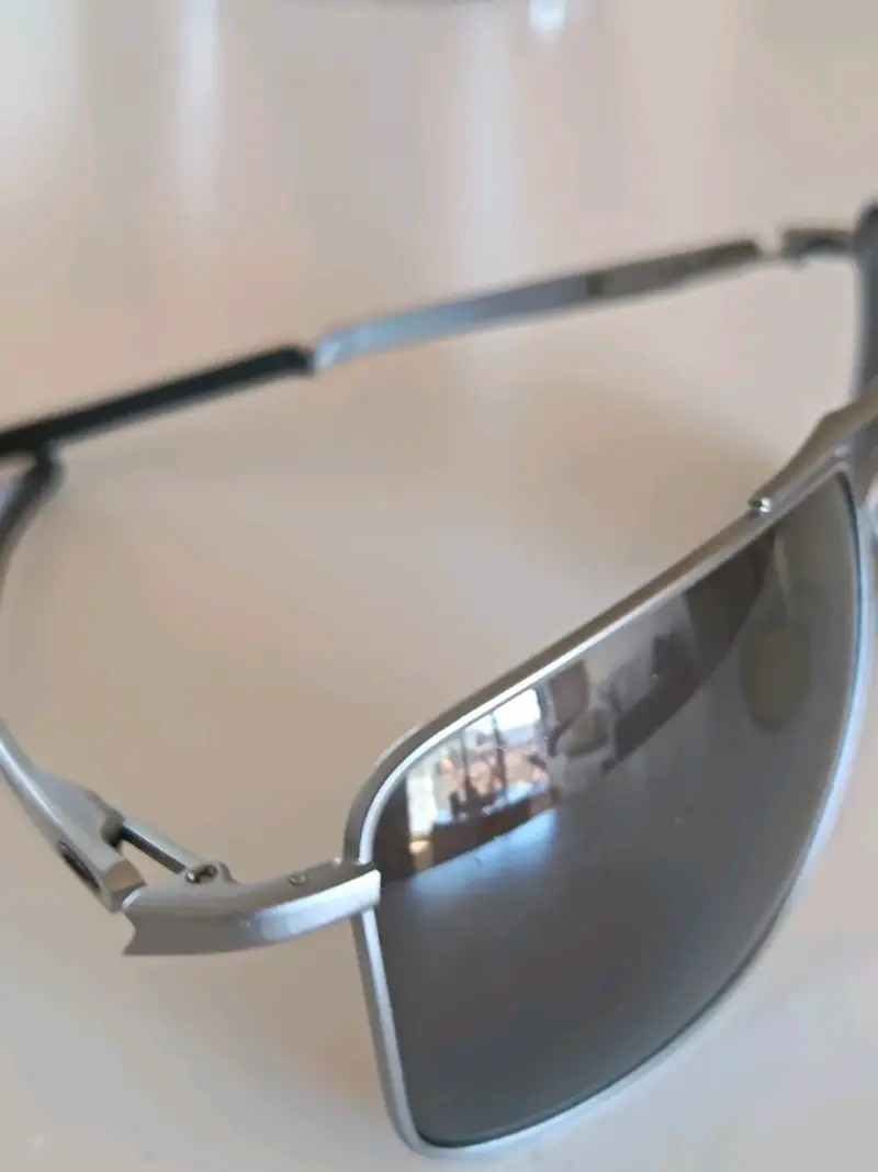 Vendo Lentes de sol metálicos Oakley Gauge 8 - 2