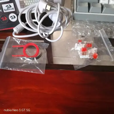 Teclado mecánico RGB Redragon Fizz - miniatura 2