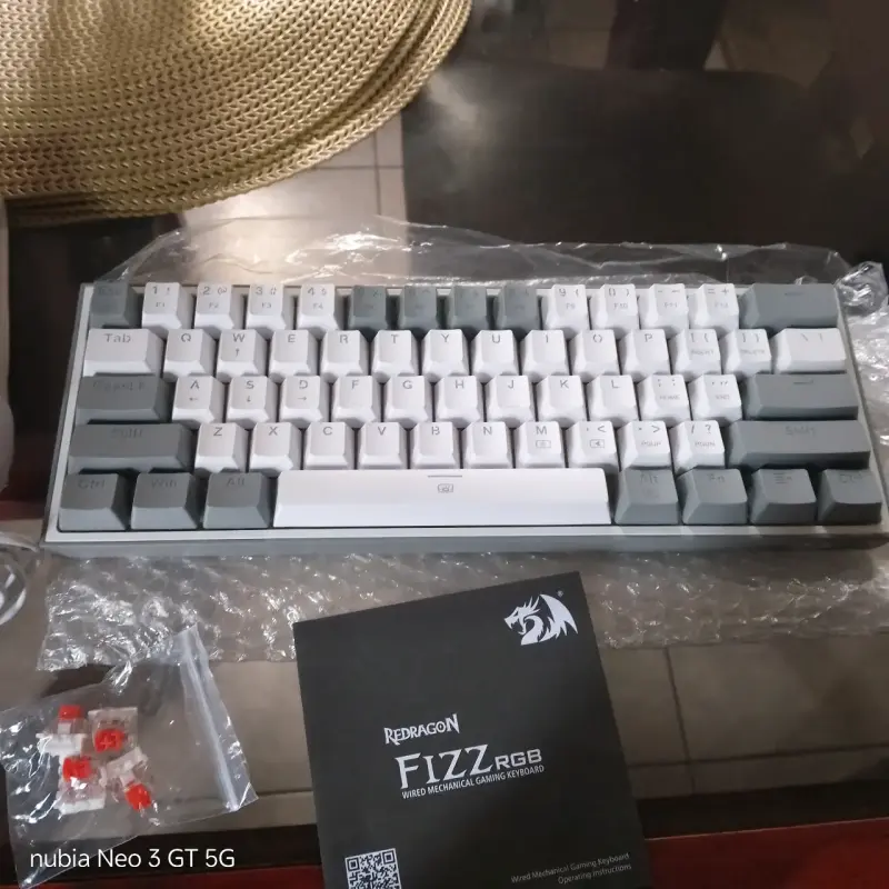 Teclado mecánico RGB Redragon Fizz - 3