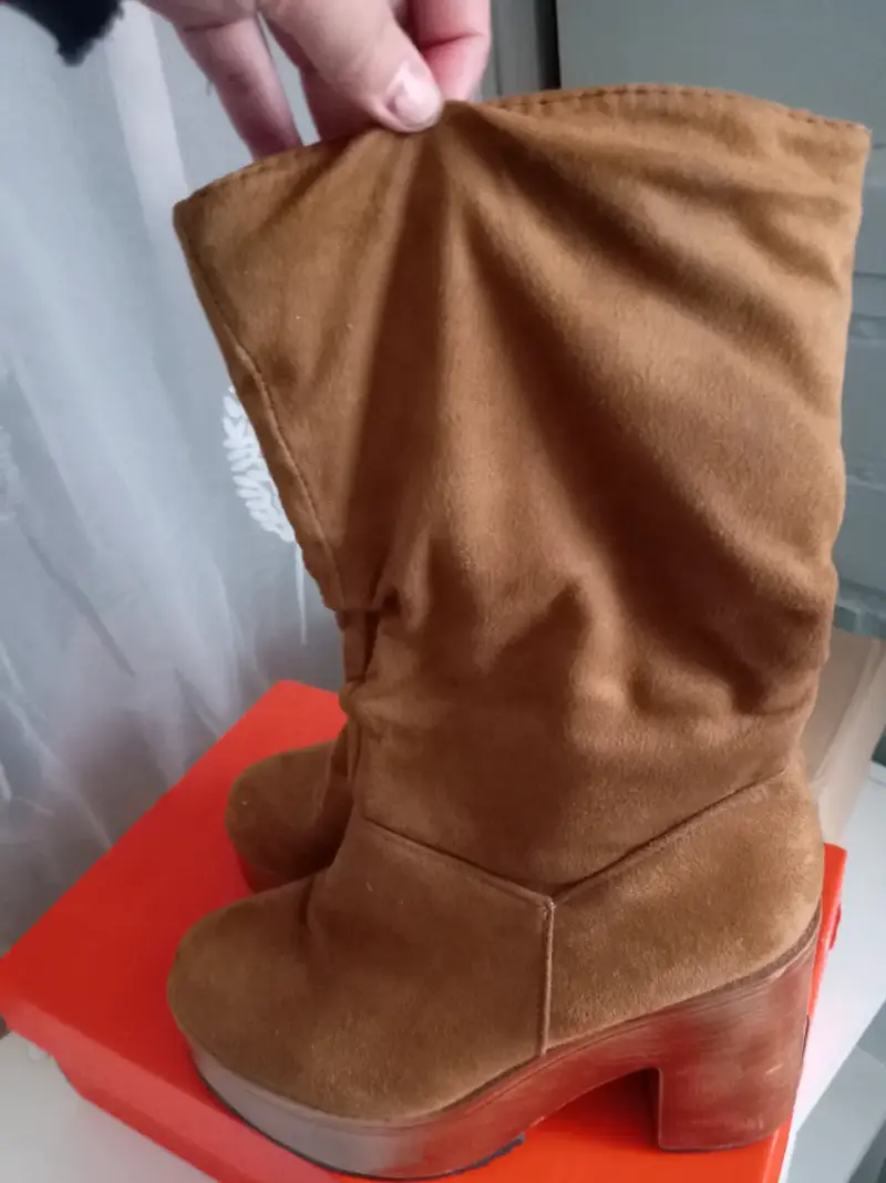 Botas de gamuza marrón