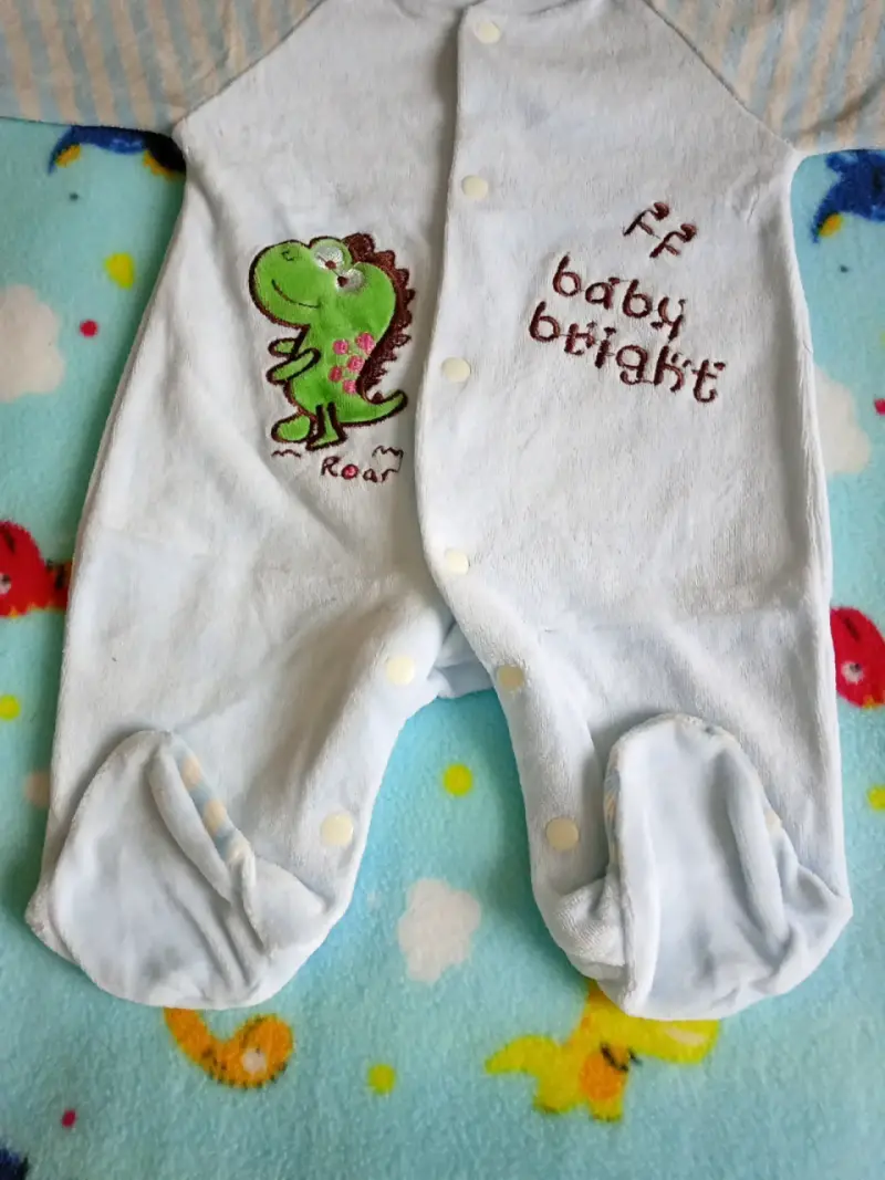Pijama de bebé con dinosaurio - 4
