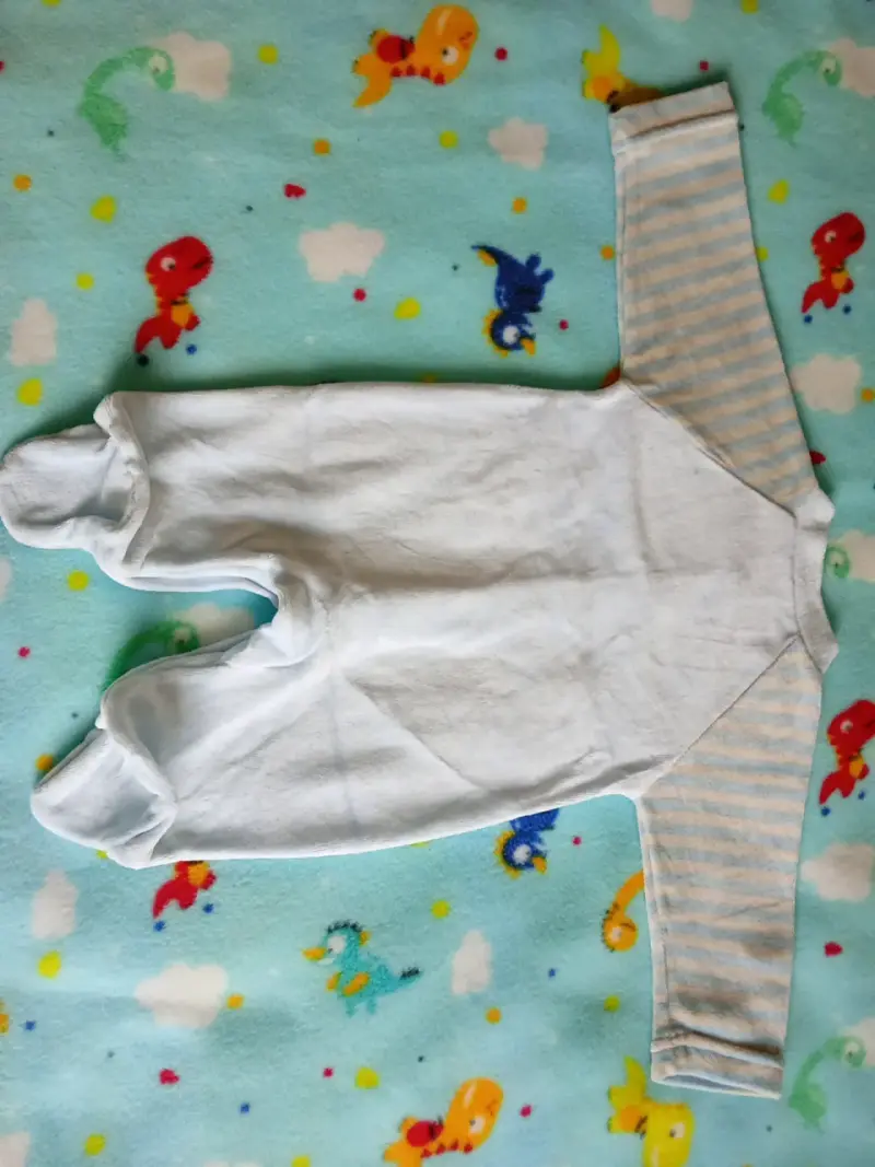 Pijama de bebé con dinosaurio - 6