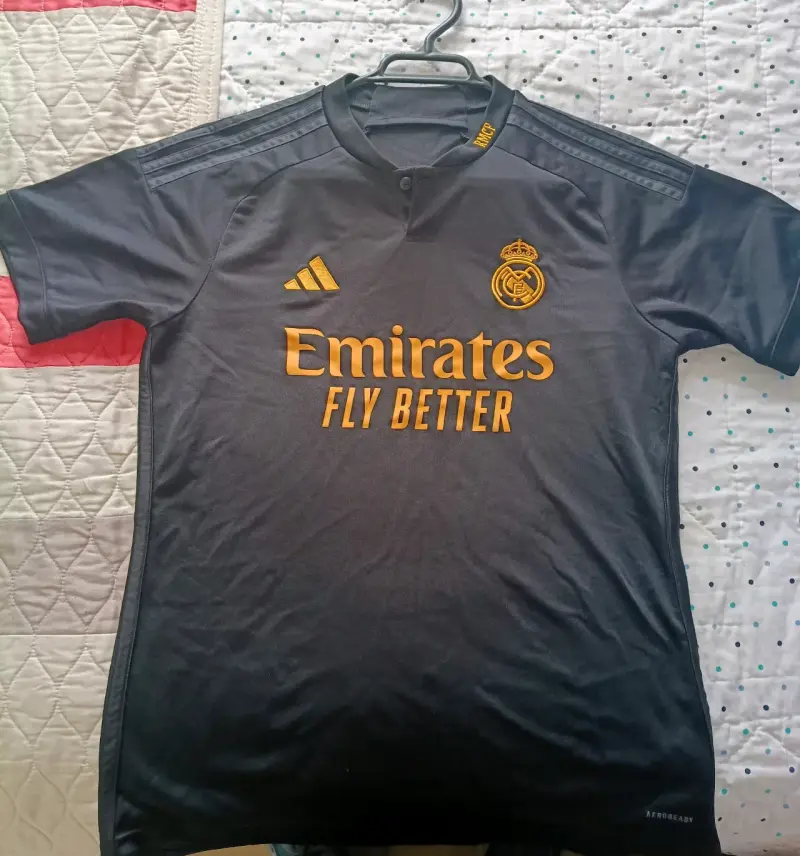 Camiseta negra Real Madrid - 1
