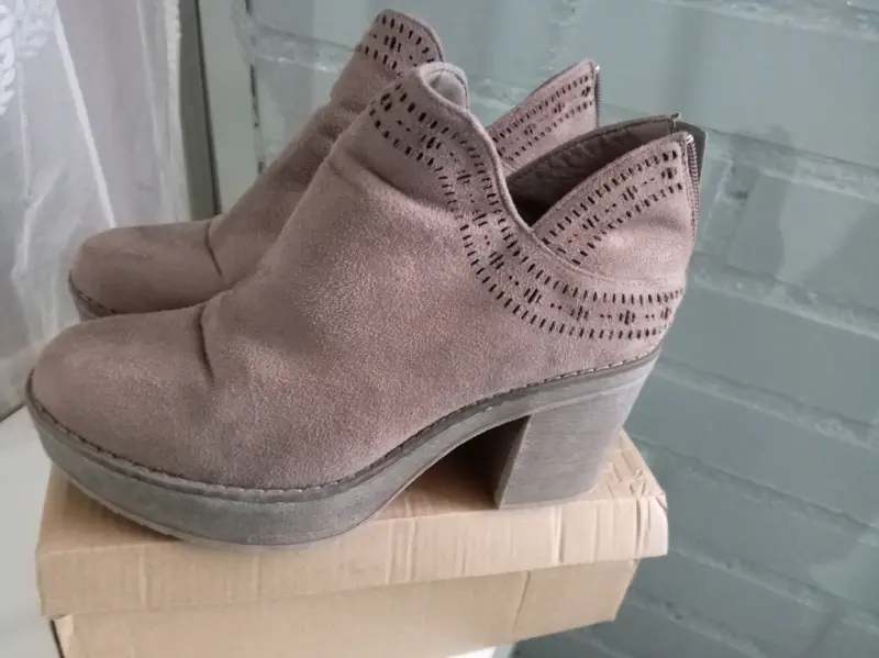 Botines de gamuza beige