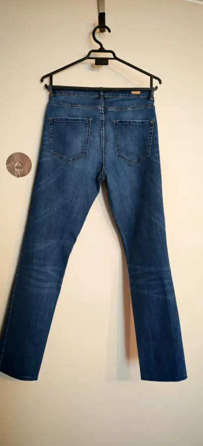 Jeans azul clásico - miniatura 3