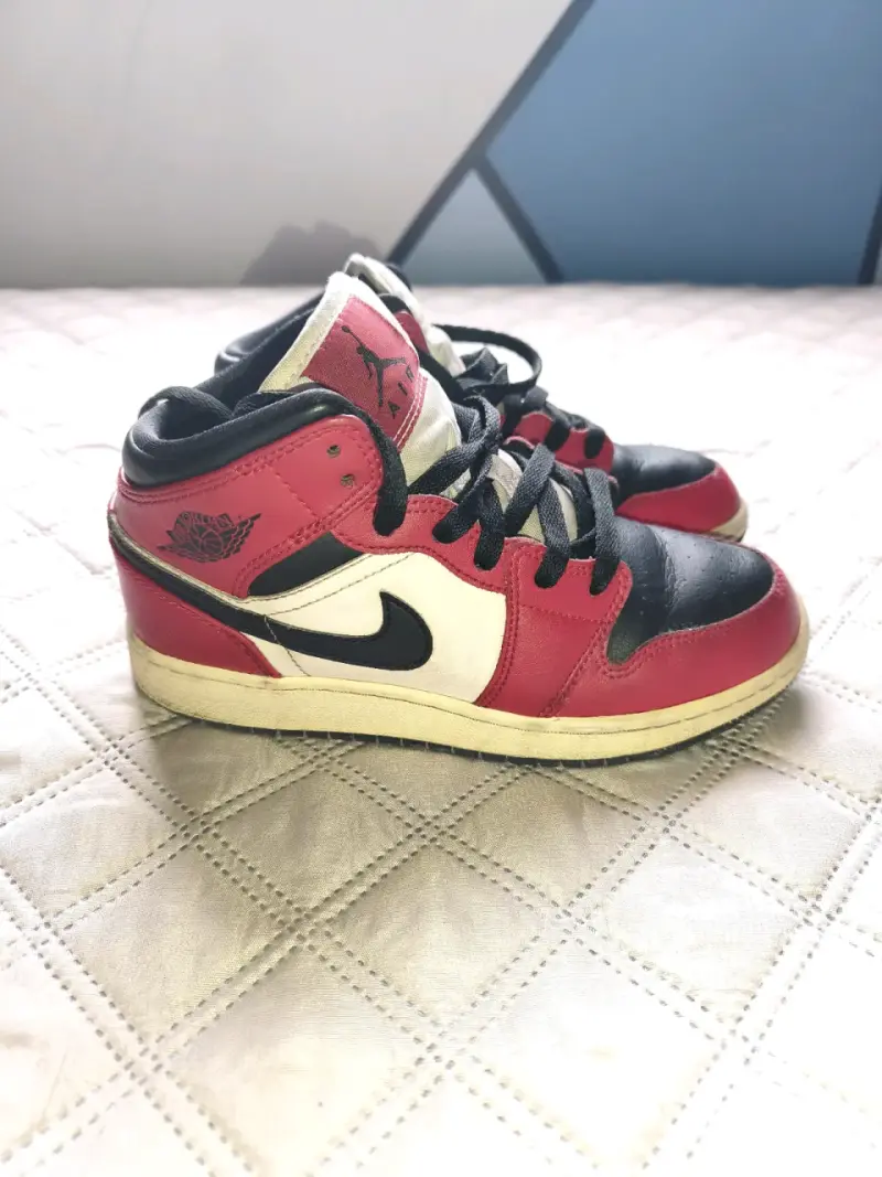 Zapatillas rojas con negro deportivas - 1