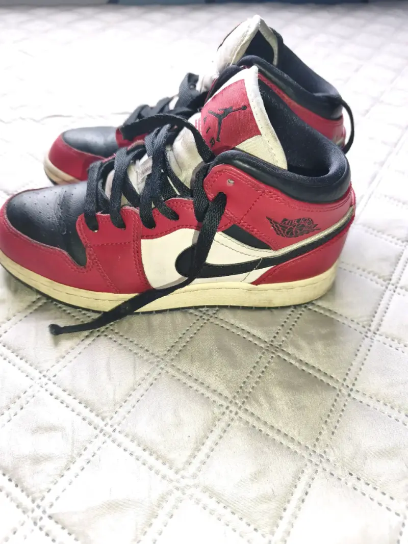 Zapatillas rojas con negro deportivas - 2
