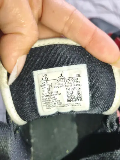 Zapatillas rojas con negro deportivas - miniatura 3