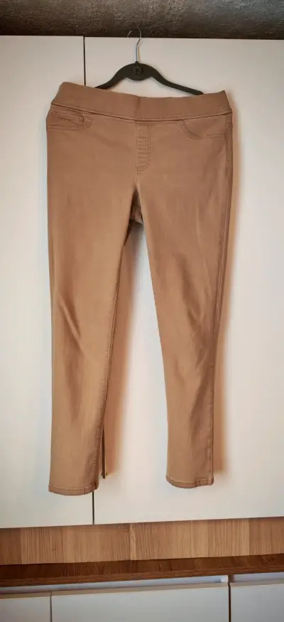 Pantalones beige elásticos - miniatura 1
