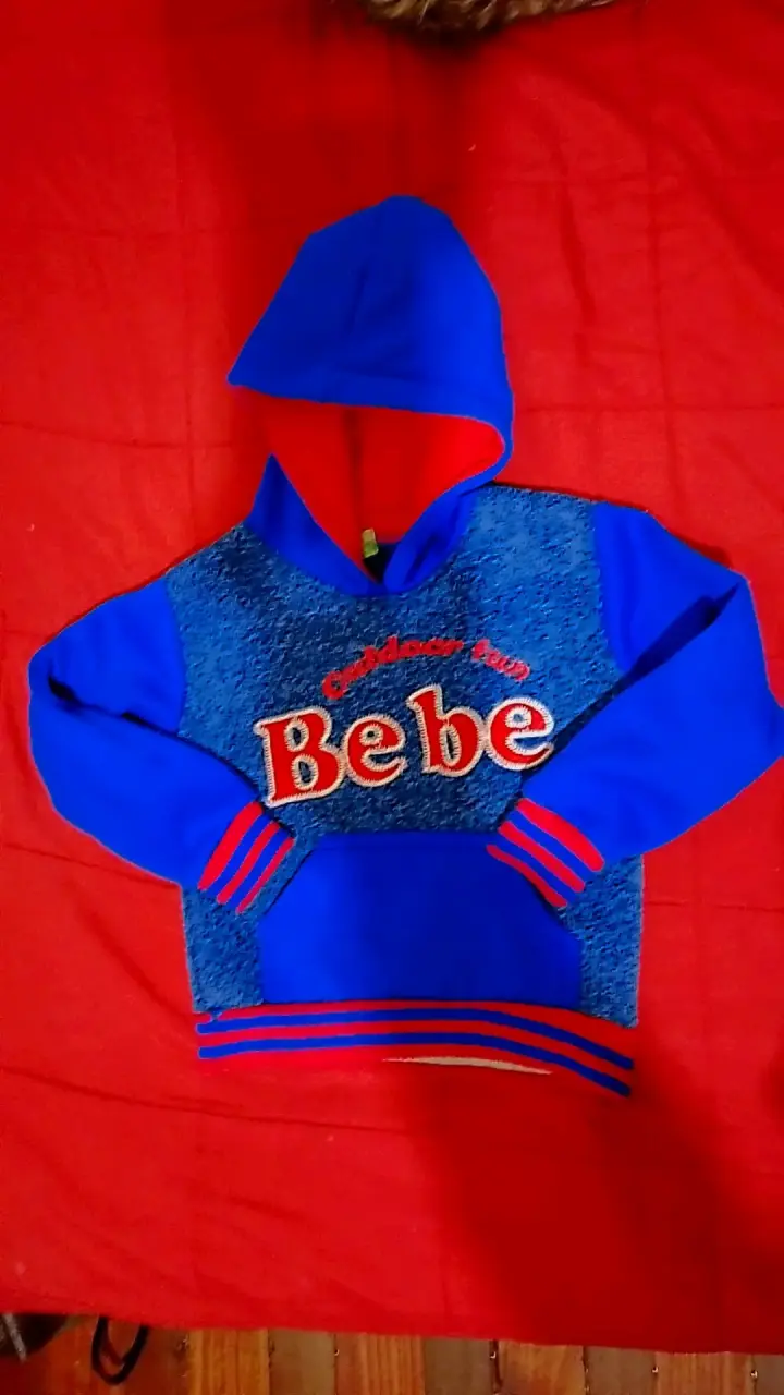 Polerón bebé azul con capucha