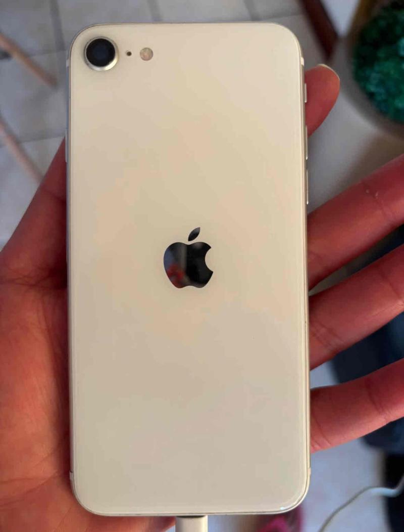 iPhone blanco SE en buen estado - 1