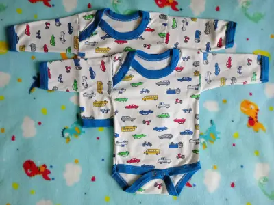 Conjunto de ropa para bebé - miniatura 2