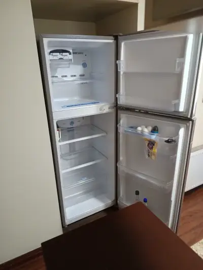Refrigerador con freezer integrado - miniatura 1