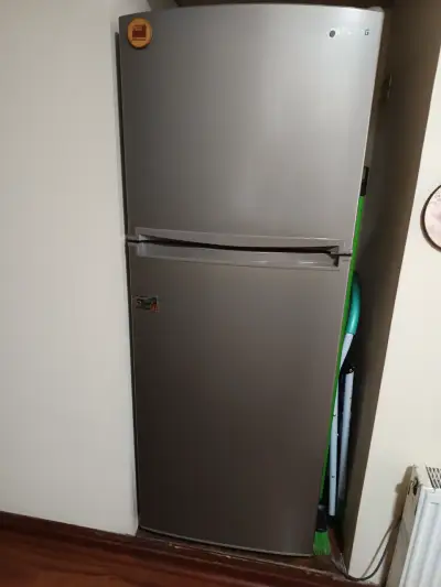 Refrigerador con freezer integrado - miniatura 2