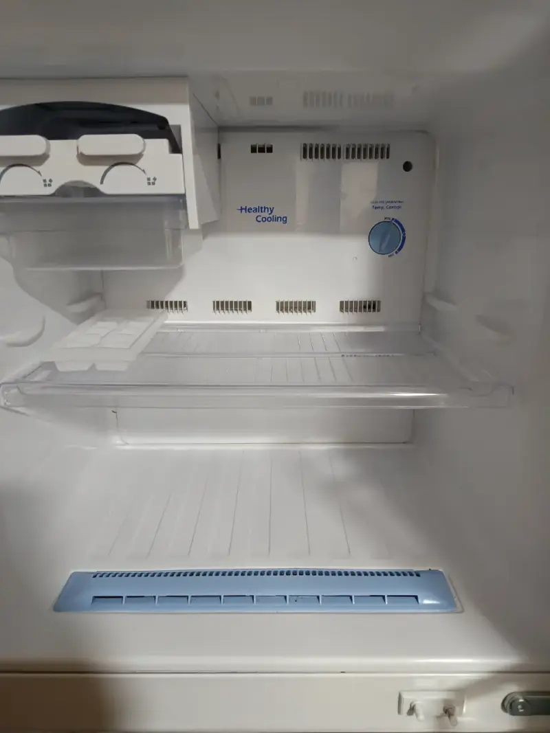 Refrigerador con freezer integrado - 3
