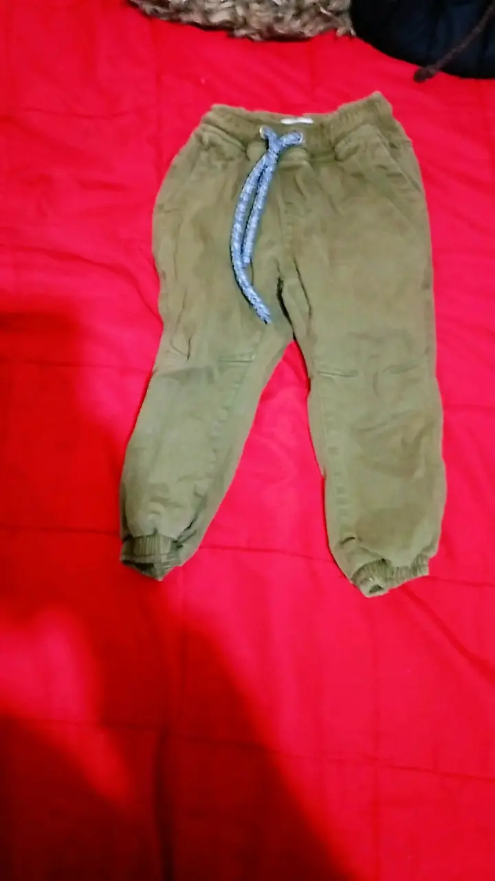Pantalón jogger verde oliva