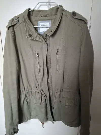 Chaqueta verde oliva con capucha barbados - miniatura 1