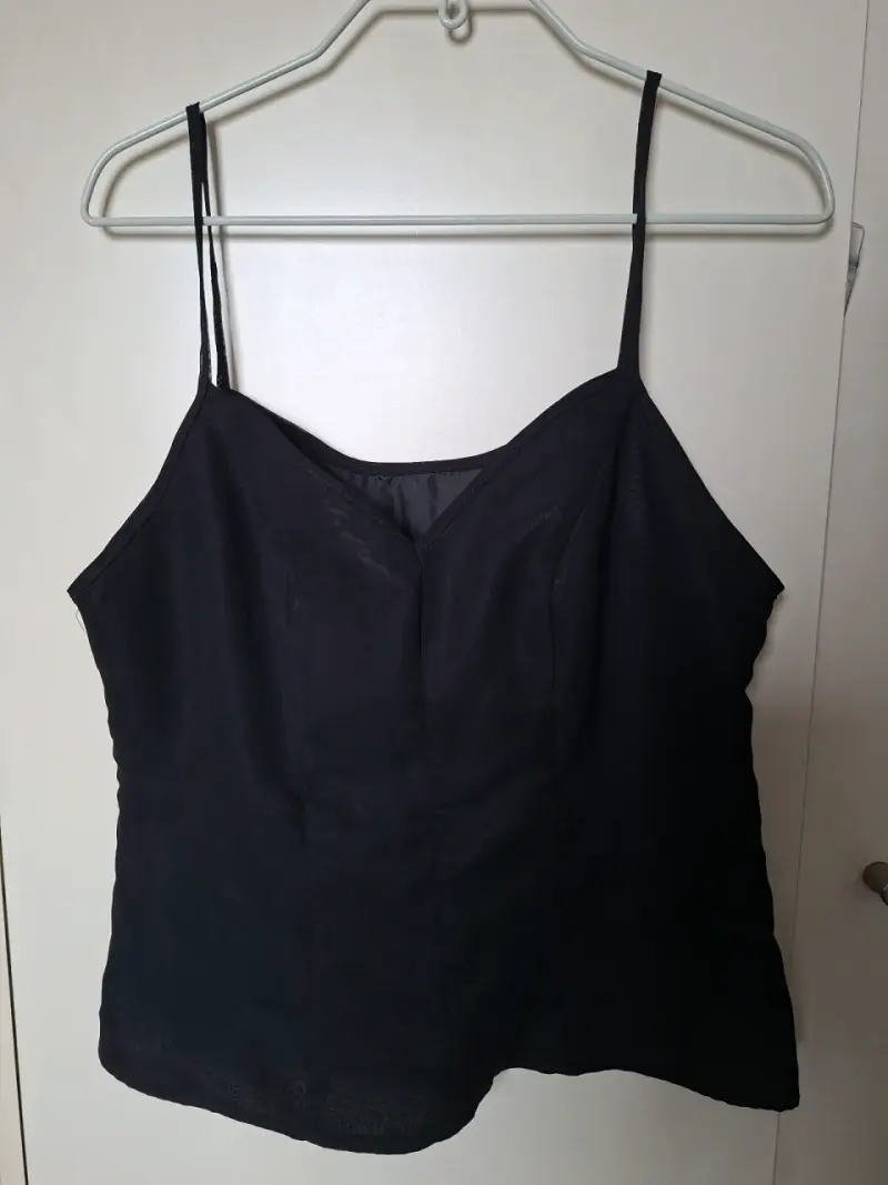 Blusa negra de tirantes