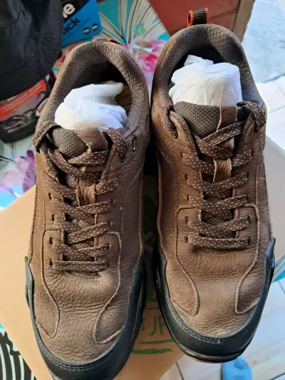 Zapatillas marrones con cordones - miniatura 1