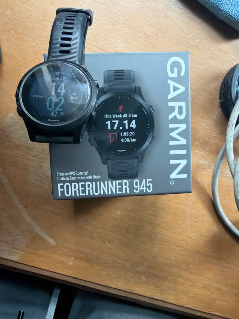 Reloj deportivo Garmin negro forerunner 945 - 2