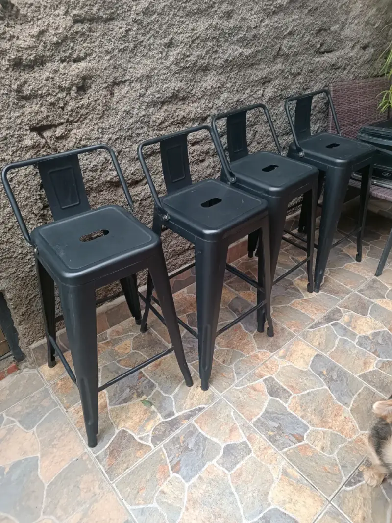 Set de 4 sillas altas negras - 1
