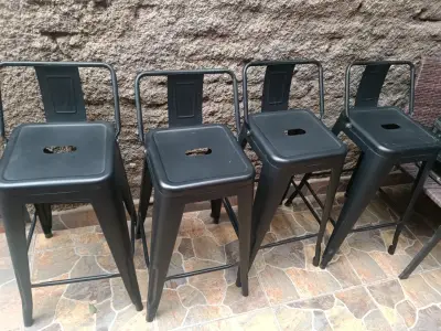 Set de 4 sillas altas negras - miniatura 2